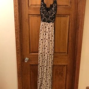 Boutique floral maxi dress. Open back. Lace top